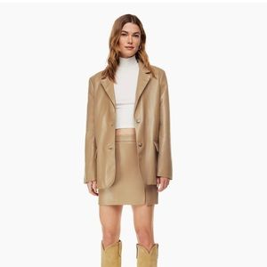 Aritzia single breasted jacket